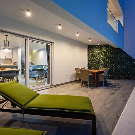 Luxury Two-Floor Apartment With Private Heated Pool, Garden And Sea View 1 Daire